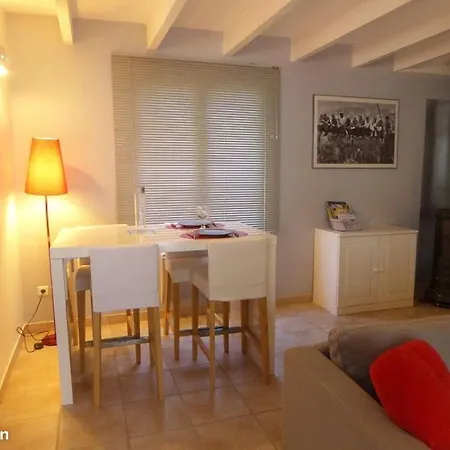 Сasa de vacaciones Gite Duplex Dans Le Luberon Au Milieu Des Vignes Et Des Pins *
