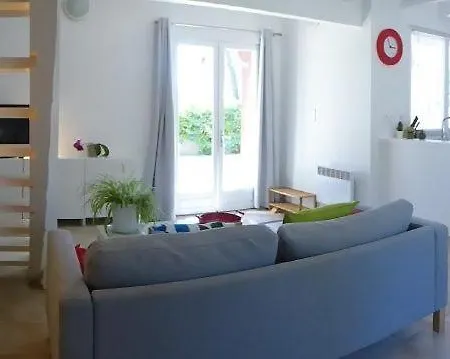 Сasa de vacaciones Gite Duplex Dans Le Luberon Au Milieu Des Vignes Et Des Pins